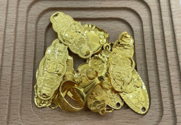 金飾