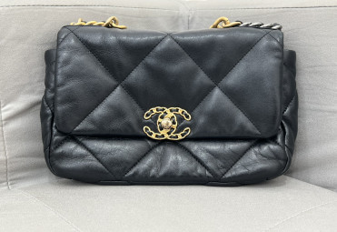 CHANEL 19Bag